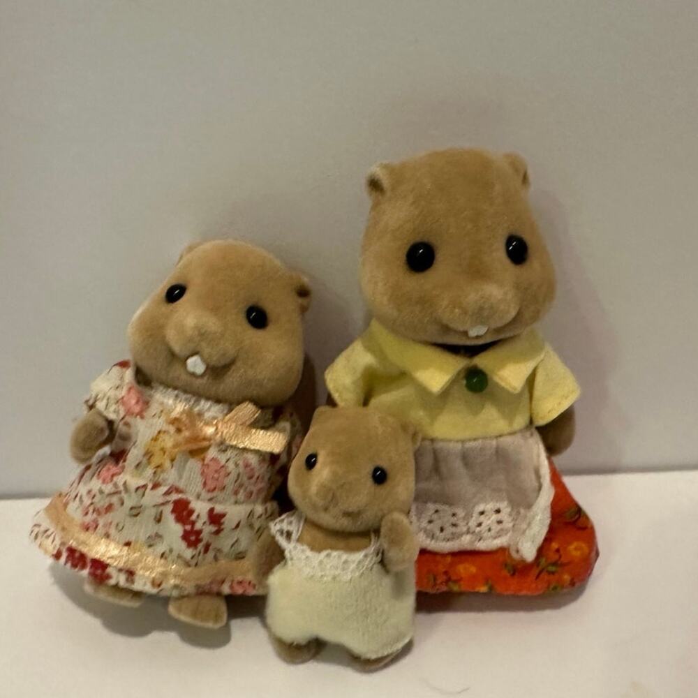 Calico Critters Woodbrook Beaver Family - good played with condition